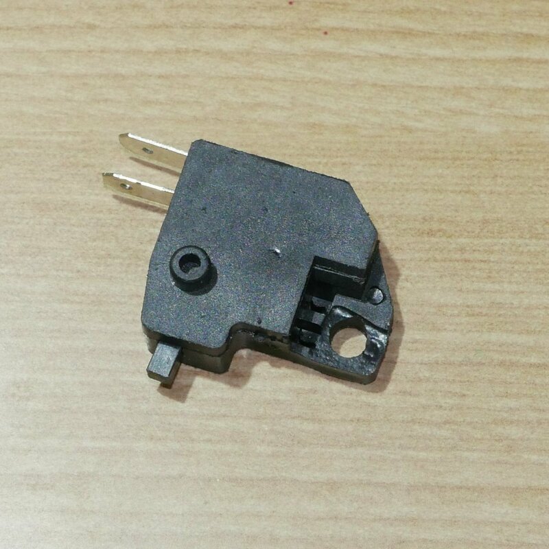 汎用スイッチセンサー 左 クラッチマスターシリンダー側 マイクロスイッチ 平端子幅4.8mm
