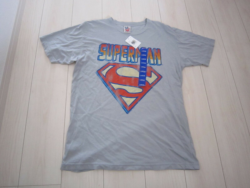 新品 未使用 JUNK FOOD ジャンクフード SUPERMAN スーパーマン ロゴ 半袖 Tシャツ グレー Lサイズ コストコ 545097