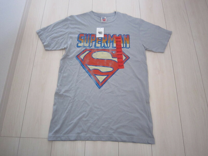 新品 未使用 JUNK FOOD ジャンクフード SUPERMAN スーパーマン ロゴ 半袖 Tシャツ グレー Mサイズ コストコ 545097