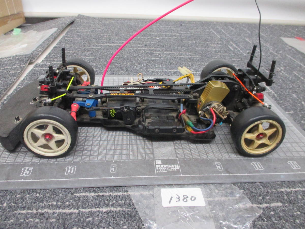 1380 　　　 　KO PROPO RC WORLD シャーシ品番不明　メカ搭載済み　1/10電動ＲＣラジコンカー　