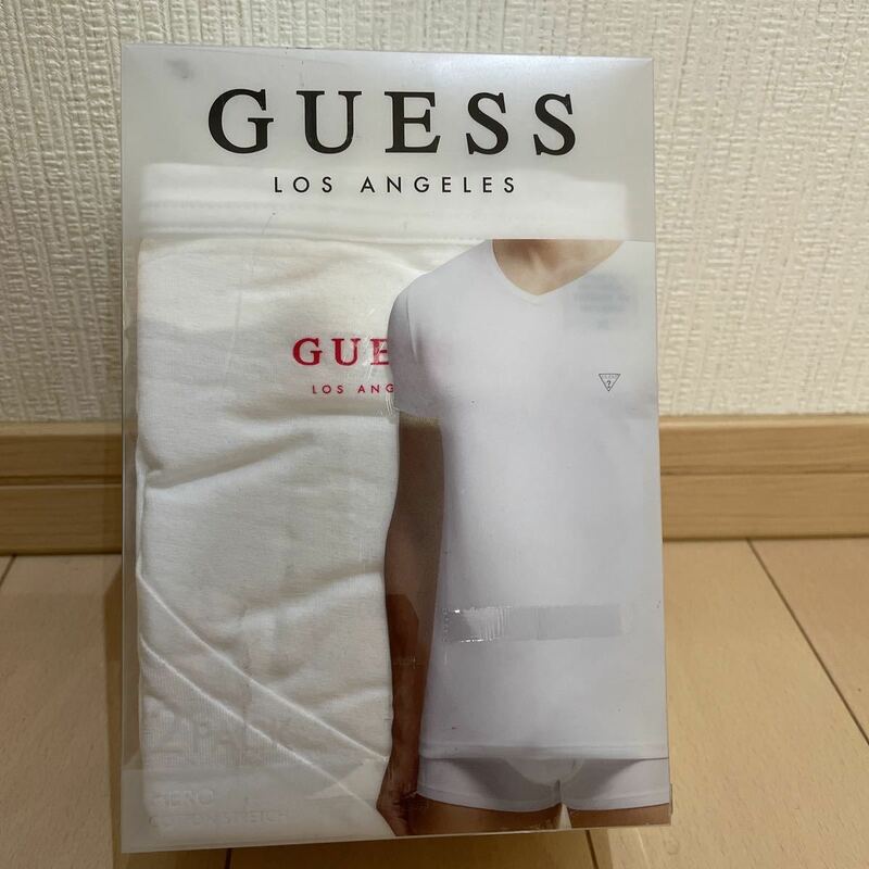 送料無料　新品未使用　GUESS ゲス 半袖 VネックTシャツ 2枚セット　サイズ XL ホワイト コットンストレッチ　ワンポイント　メンズ