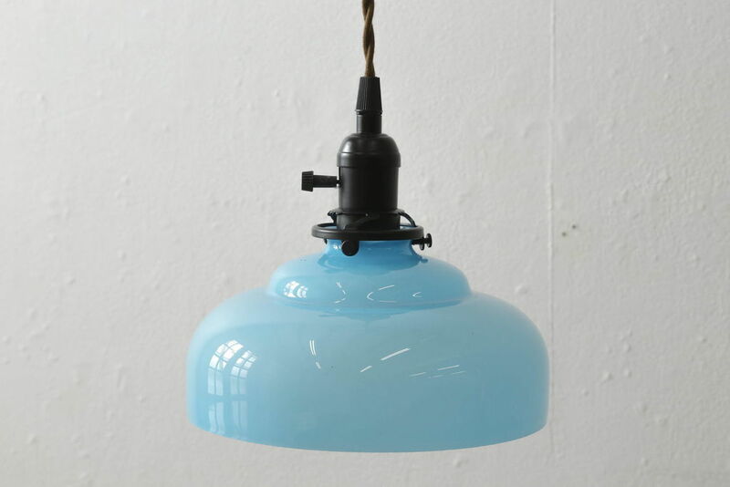 R-060340　アンティーク照明　和製アンティーク　青色の被せガラス　吊り下げ照明(天井照明、ペンダントライト、シェード、電笠、ブルー)