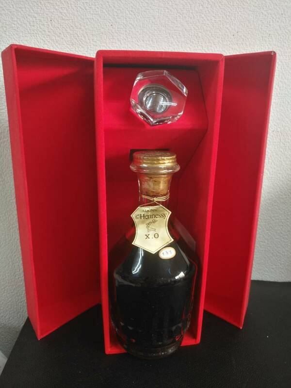 古酒　Hennessy　 XO ヘネシー　バカラ　 クリスタル ボトル 　ブランデー　 箱付き　 替栓　 未開栓　*413685