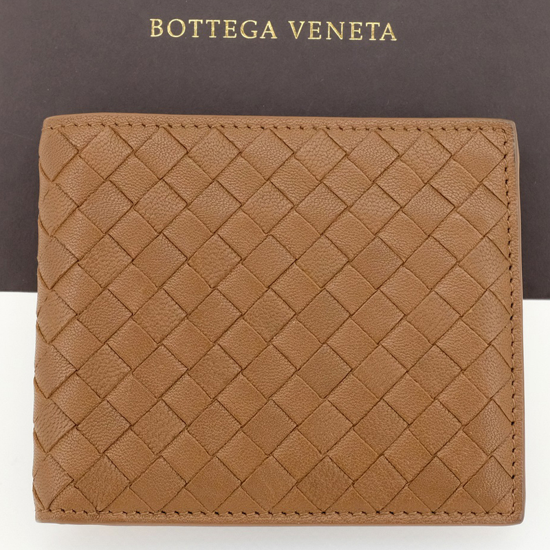 【新品同様】BOTTEGA VENETA ボッテガヴェネタ 二つ折り財布（小銭入れなし） イントレチャート ブラウン 113993 RFID（ICチップ入り）