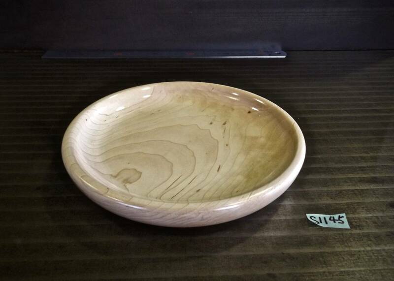 素材として使用してください。かえで チジミ杢 手作りのお皿 無垢一枚板からロクロで制作しました。(S1145) 木材 板 材料 楓 カエデ
