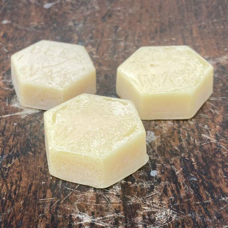 上質　Bees wax 60g以上　ビーズワックス　蜜蝋　アメリカ製　ブックメイキング　皮細工　キャンドル　蜜蝋ラップ　手作り化粧品