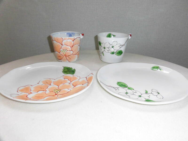 有田焼 泰山窯★白とピンクの花　 フリーカップと楕円皿　プレート　２客セット