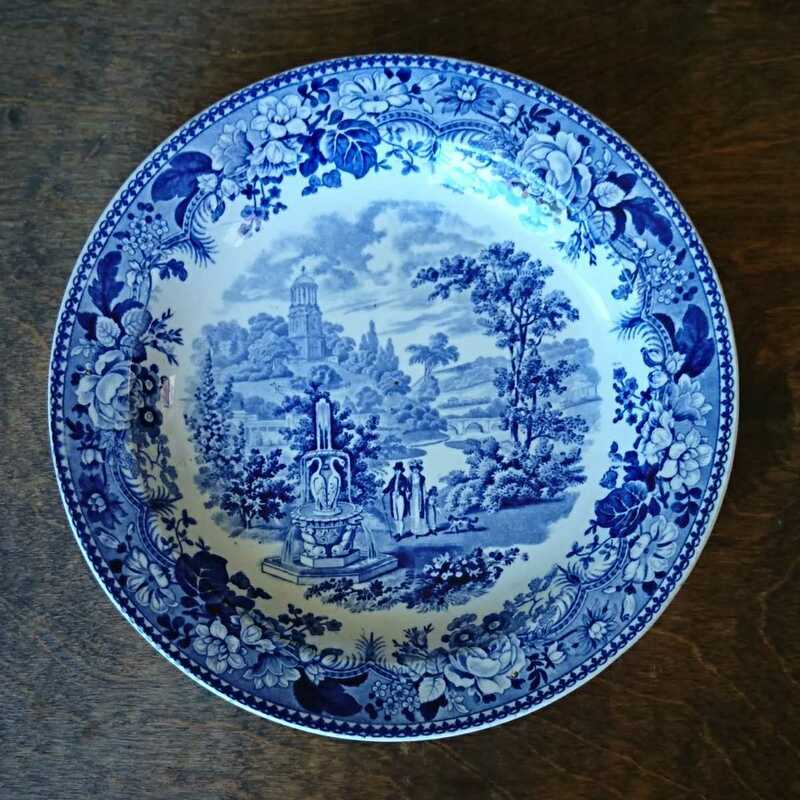 イギリスアンティーク ブルー＆ホワイト ディナー皿 24㎝ ブルーアンドホワイト
