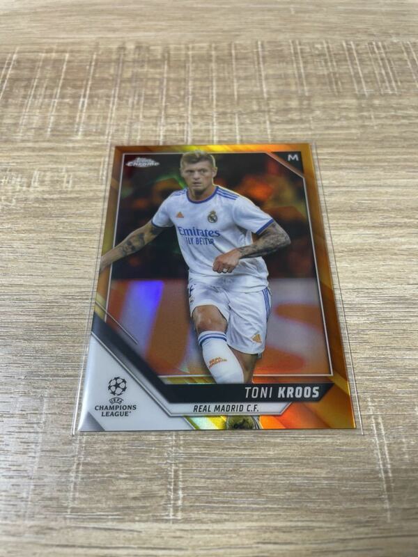 2021-22 TOPPS UEFA CHAMPIONS LEAGUE TONY KROOS REAL MADRID STARBALL FOIL ORANGE & GOLD STARBALL