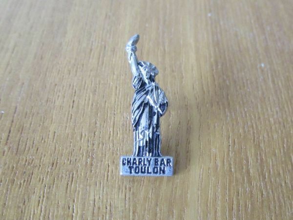 古いピンバッジ：自由の女神 アメリカ USA 国　観光 お土産 その他 ピンズ #W