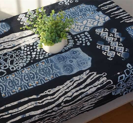 テーブルクロス 和柄 藍染風 綿麻混 紺色 (長方形A 140×180cm)