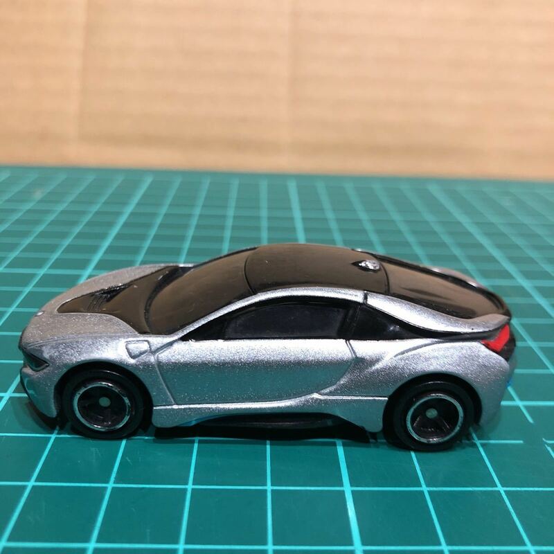 A-8 1/61 トミカ BMW i8 ダイギャストミニカー 中古品 売切り