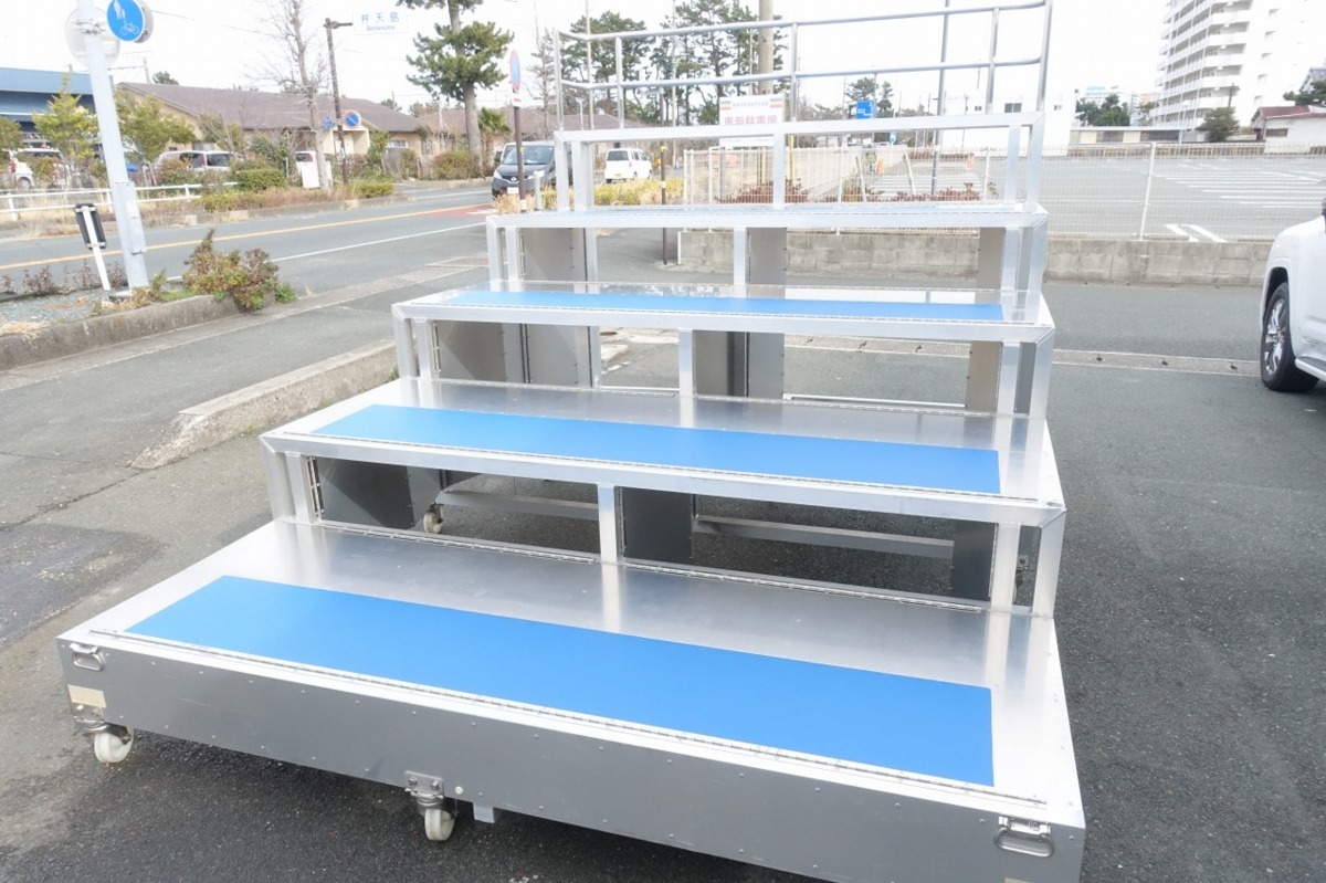 静岡県/引取限定　定員25人　5列5段　アルミ製　仮設　観客席　移動式　折り畳み式　業務用　イベント　ひな壇　観覧席　スタンド ステージ