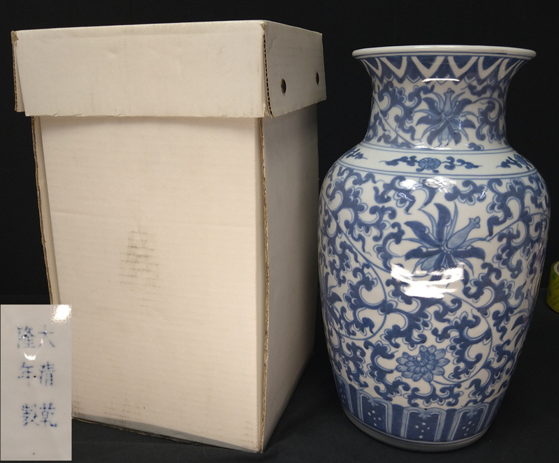 【嗜好品】中国古美術 時代古玩 大清乾隆年製銘　壺　直径：19cm　高さ：32cm