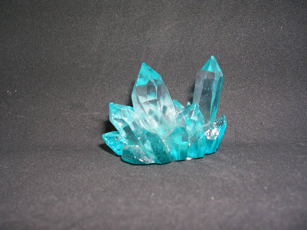 100均クリスタル型プラスチック置物（粘着無し）