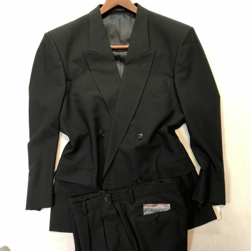 新品タグ付き　礼服ブラックフォーマル 4Bダブルスーツ 漆黒　サイズAB7 ノーベンツ背抜き　2タック　アジャスター付き　大きめ喪服