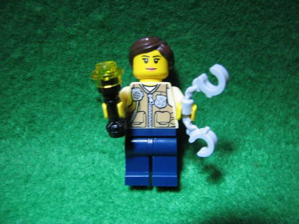 ☆レゴ-LEGO★フィグ★女性警官★ライト警棒、手錠完全装備★POLICE★新品