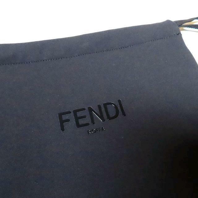新品FENDIロゴ入り大きめポーチ黒色ブラックモノトーンナイロン