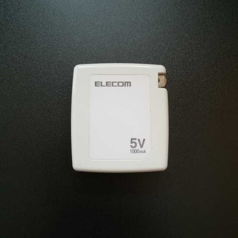 送料込み　即決　ELECOM　AVD-ACAU1NWH　！USBコネクタ用AC充電器　ホワイト　iPod　シンプル