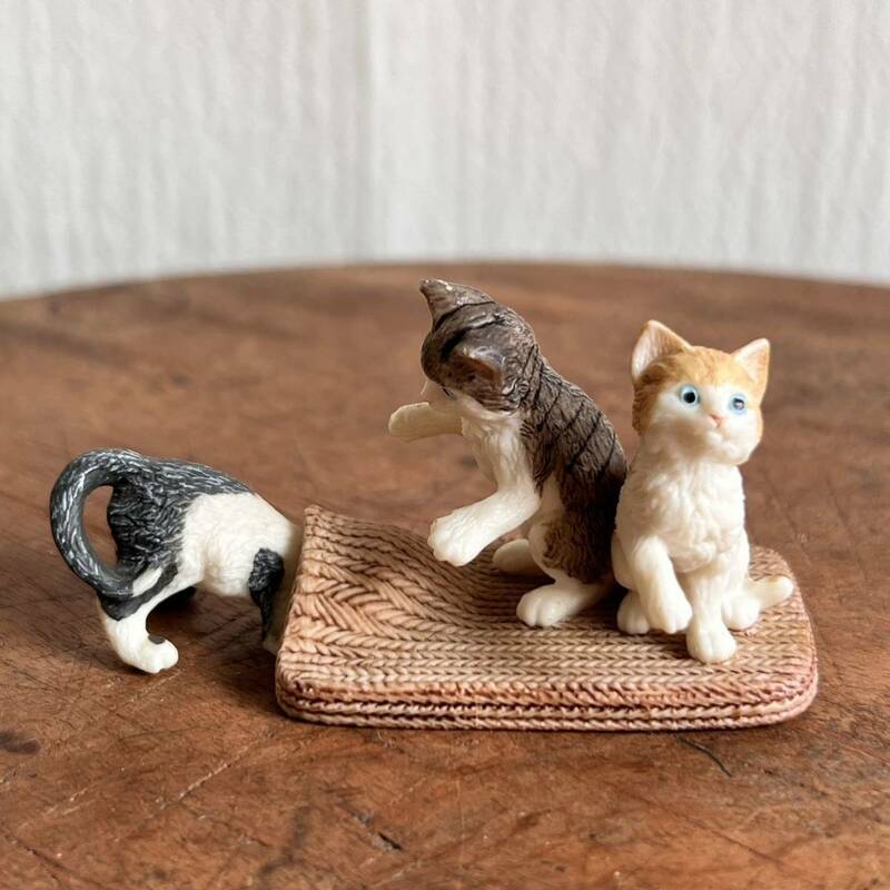 廃盤　Schleich シュライヒ ファームワールド ネコ (仔) フィギュア 13674仔猫　ねこ　廃盤レア　3匹　送料無料