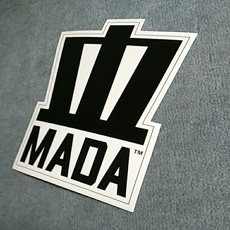 新品未使用正規品本物MADA限定ステッカー ブラック/ホワイト 縦約15.9cm 横約13.7cm