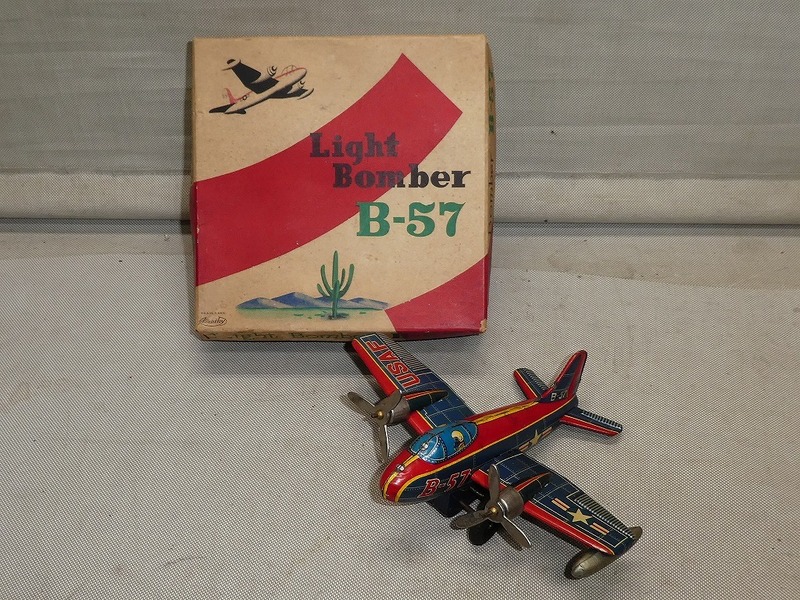 ●昭和レトロ ブリキのおもちゃ 飛行機 Light Bomber B-57 箱付 当時物 ブリキ 玩具 航空機 ASAHILOY 日本製 ヴィンテージ ジャンク●