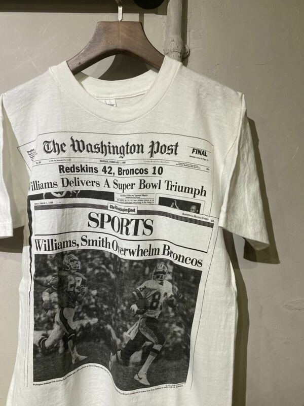 【即決】90s ニュースペーパー柄Tシャツ news paper フォトTee モノクロ アメフト スーパーボール ホワイト 白 usa アメリカ製 古着 M