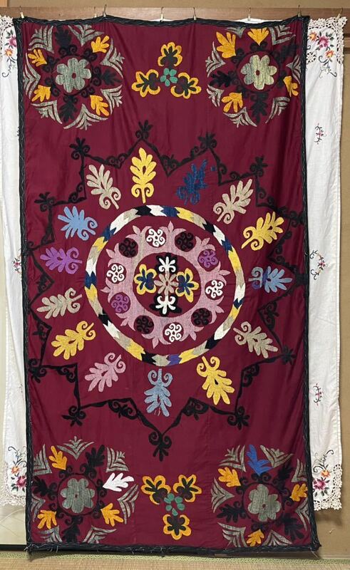 ウズベキスタン スザニ 刺繍 ビンテージ 布 