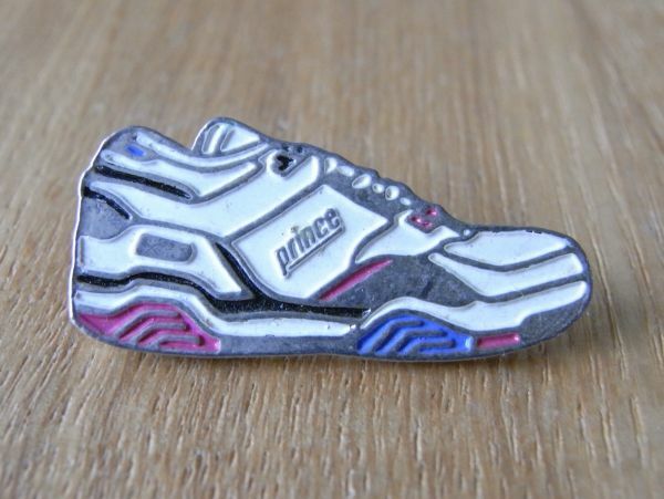 古い ピンバッジ : prince 靴 スニーカー テニス 広告 ロゴ ピンズ #V