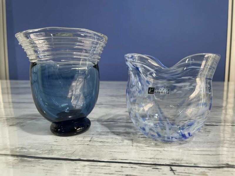 22A07-98：変形ガラス　花瓶　観葉植物　一輪挿し　高さ11㎝　8.5cm　青色　ブルー　インテリア　飾り　2点まとめて