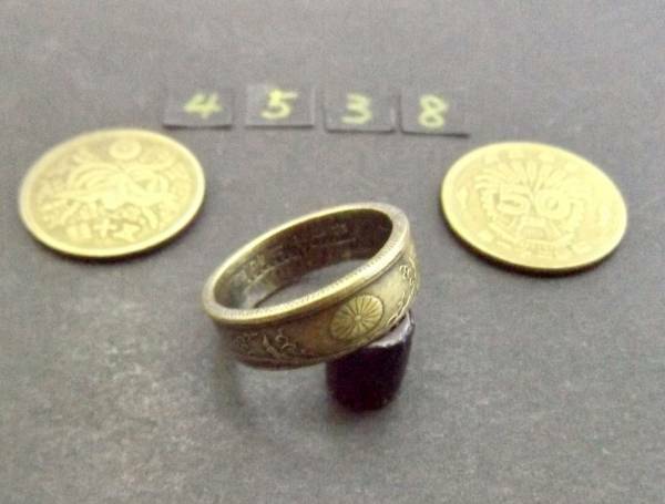 21号　 コインリング　 大型50銭黄銅貨使用 　ハンドメイド手作り指輪 　1点物です（4538）送料無料 他にも銀貨や銅貨の指輪を出品中