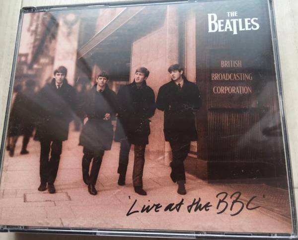 【美品】The Beatles　CD２枚組、ブックレット付き　ビートルズ　ロンドン　Virginストアにて購入