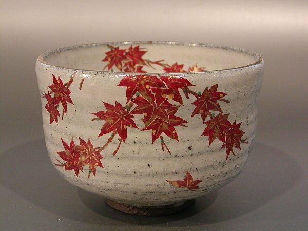 茶道具　抹茶茶碗 　色絵　紅葉、京焼　中村清彩作、桐共箱　新品。