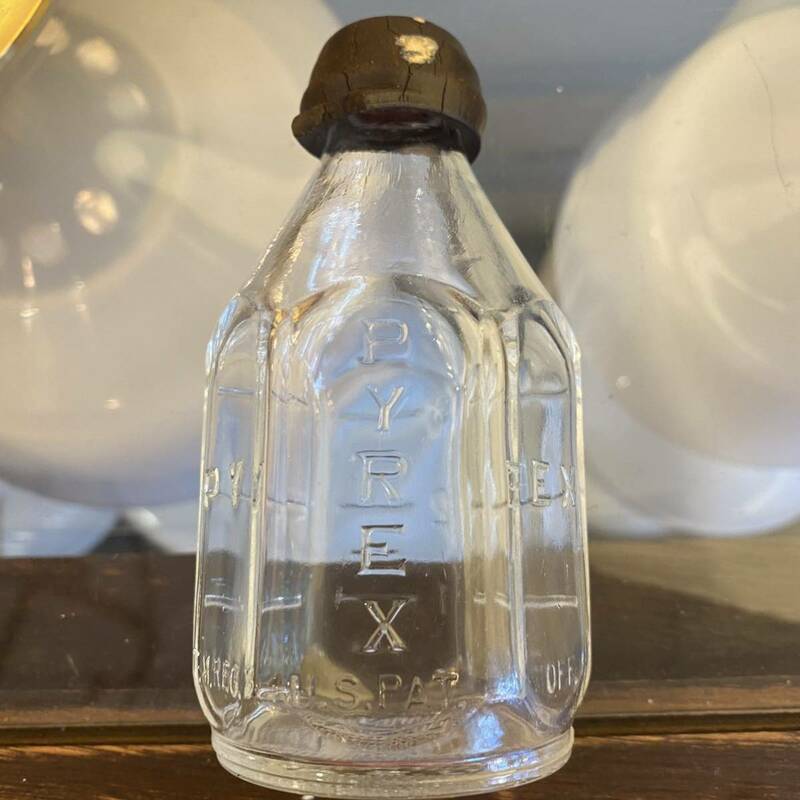 ヴィンテージ　パイレックス　哺乳瓶　Pyrex vintage 瓶 アメリカ　アンティークボトル