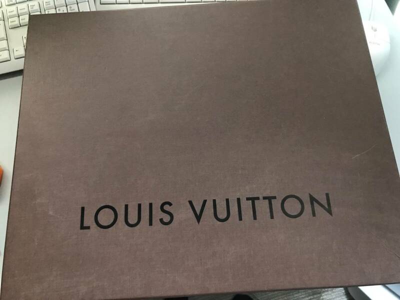 ■■ LOUIS VUITTON ヴィトン 箱 34cm x 37cm x 17cm(厚み) ■■[220730]