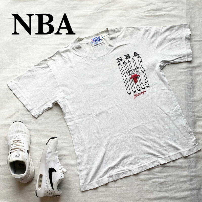 厳選★レア　ヴィンテージ　NBA　シカゴブルズ　半袖Tシャツ　バスケットボール　M　ホワイト　プリント