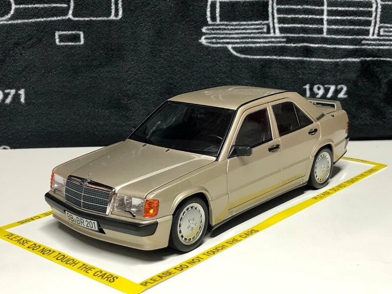 norev 1/18 Mercedes Benz 190 E 2.3 16V 1984 lightgold　メルセデス　ベンツ　ノレブ　ディーラー特注品