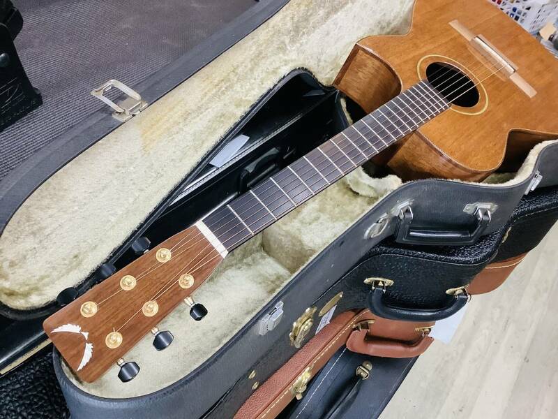 クレセントムーンギター　フィンガリング巨匠らのおすみつきギター　トーンウッド工房製造　ハンドメイドギター