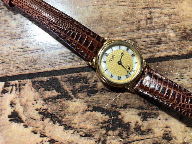 良品 レア ヴィンテージ CELINE セリーヌ SWISS スモセコ シェル ゴールド D2903 茶 リザード革ベルト クオーツ レディース 腕時計