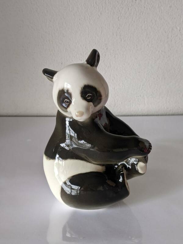 ロモノーソフ　フィギュリン パンダ オブジェ 陶器 インテリア ロシアMADE IN RUSSIA BLACK & WHITE SITTING PANDA BEAR FIGURE