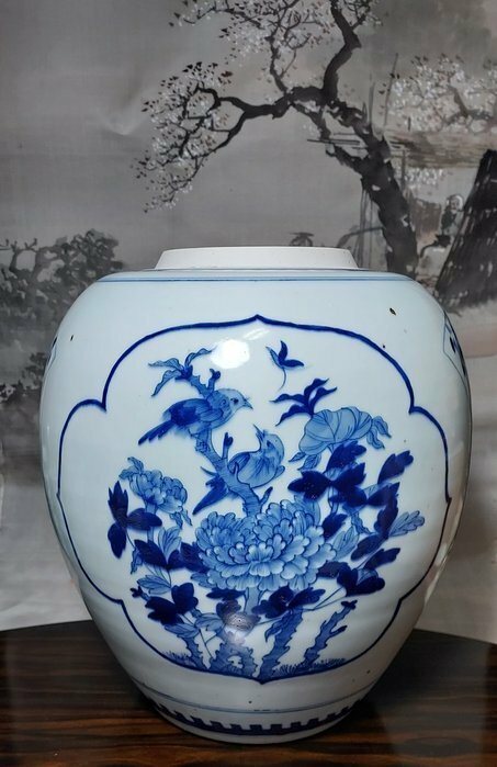 中国文物 古瓷 収集家の放出品 清代花鳥祥獅紋罐
