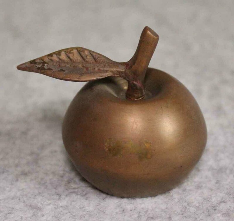 金属工芸■鈴　林檎　置物■■リンゴ　真鍮　黄銅製　ブロンズ　bell　bronze apple　