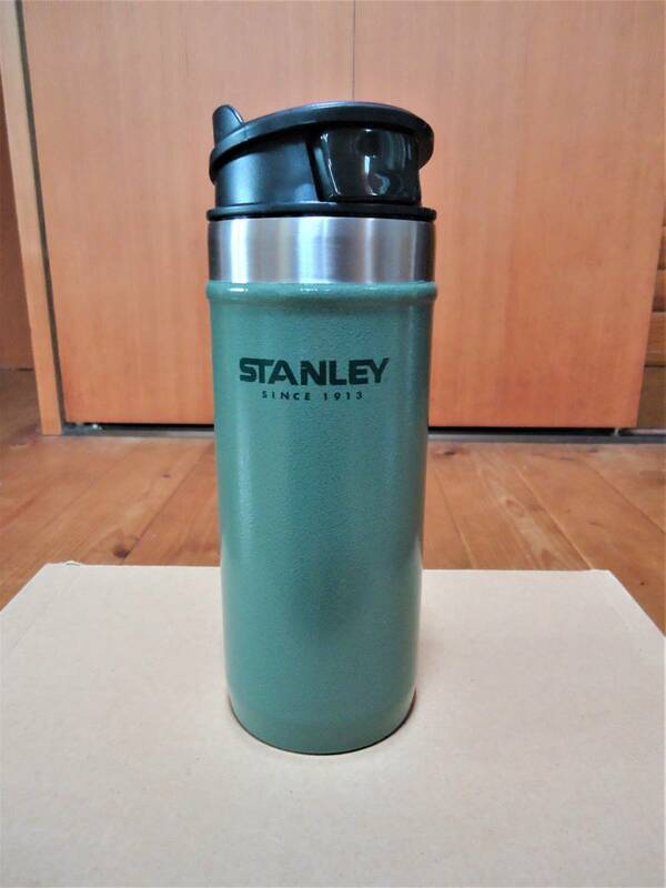 ◆ STANLEY スタンレー　ステンレスボトル　容量 = 473 ml　/ 未使用品に近いもの /　■カラー：ダークグリーン