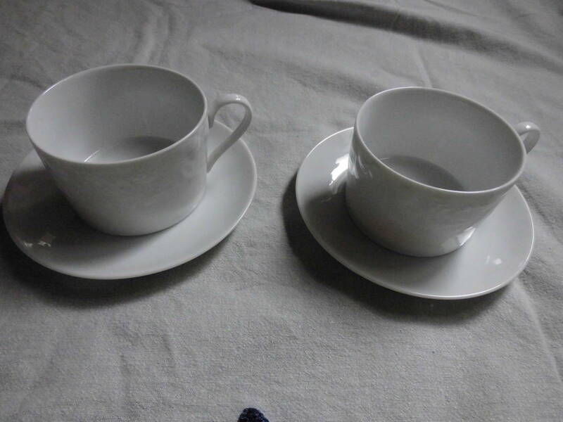 FORMALホワイトコーヒーカップ＆ソーサー2個素敵可愛い可愛いお花模様