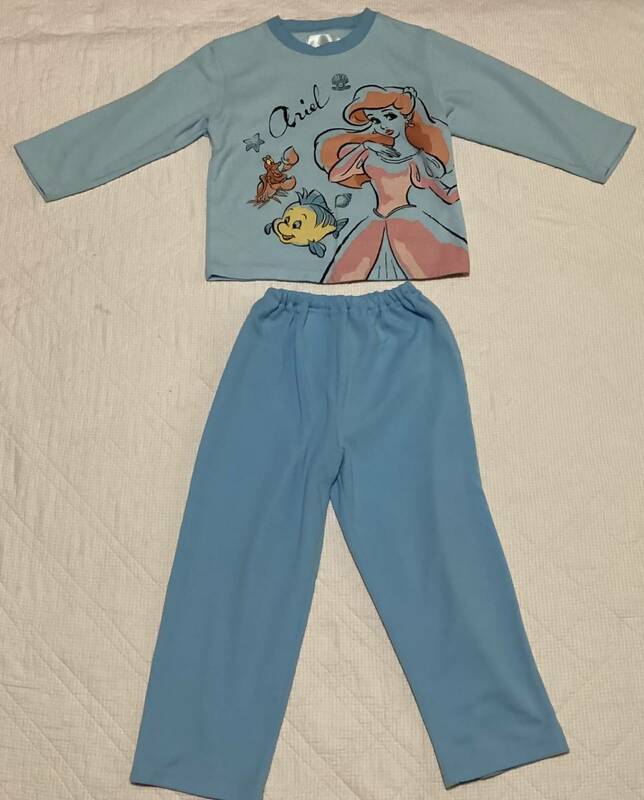 ディズニー　プリンセス　アリエル　１２０センチ　パジャマ（ブルー厚地）