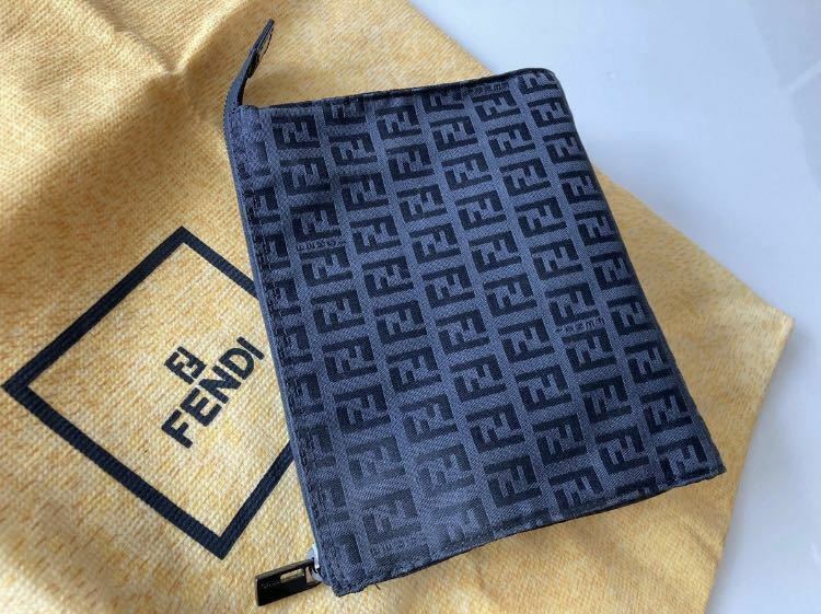 【 新品をお探しの方 】 　FENDI ｜ 人気のズッカ柄 ｜ バッグ ｜ ポーチ ｜ バッグinバッグ ｜ 百貨店 ｜ BLACK ｜ 新品