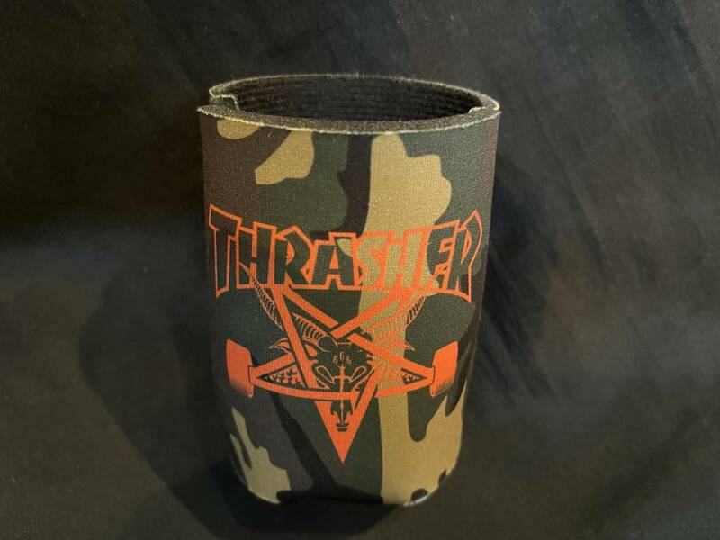 新品 未使用 THRASHER 迷彩 カモフラ ビール 缶クージー スケボー SK8 保冷 保温 アウトドア キャンプ スラッシャー スケートボード フェス