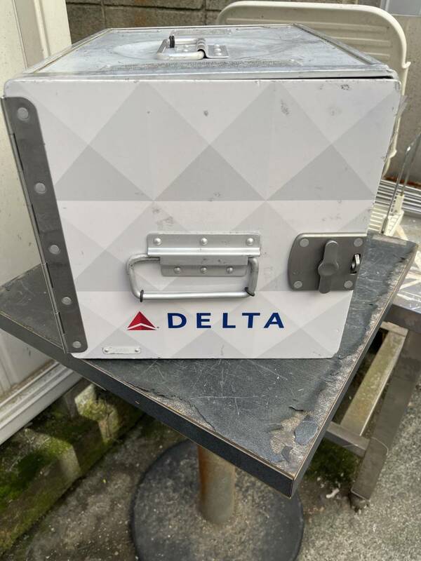 DELTA AIR　デルタ航空　ギャレー　アルミコンテナ　アルミボックス　エアライン　カート　2