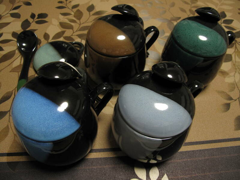 食器　４セット　モダン　茶碗蒸し　蓋付き　スプーン付　陶器　丸み　持ち手付き　スープカップ　汁物　にも