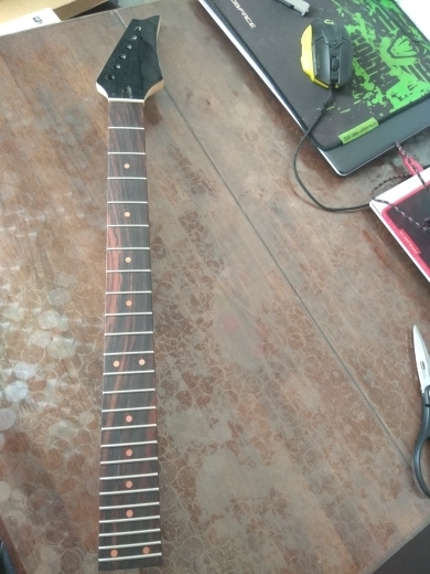 お得 エレクトリックギターブラック用メイプルネック 24フレット ギター エレクトリックギター ネック メイプルネック ローズウッド